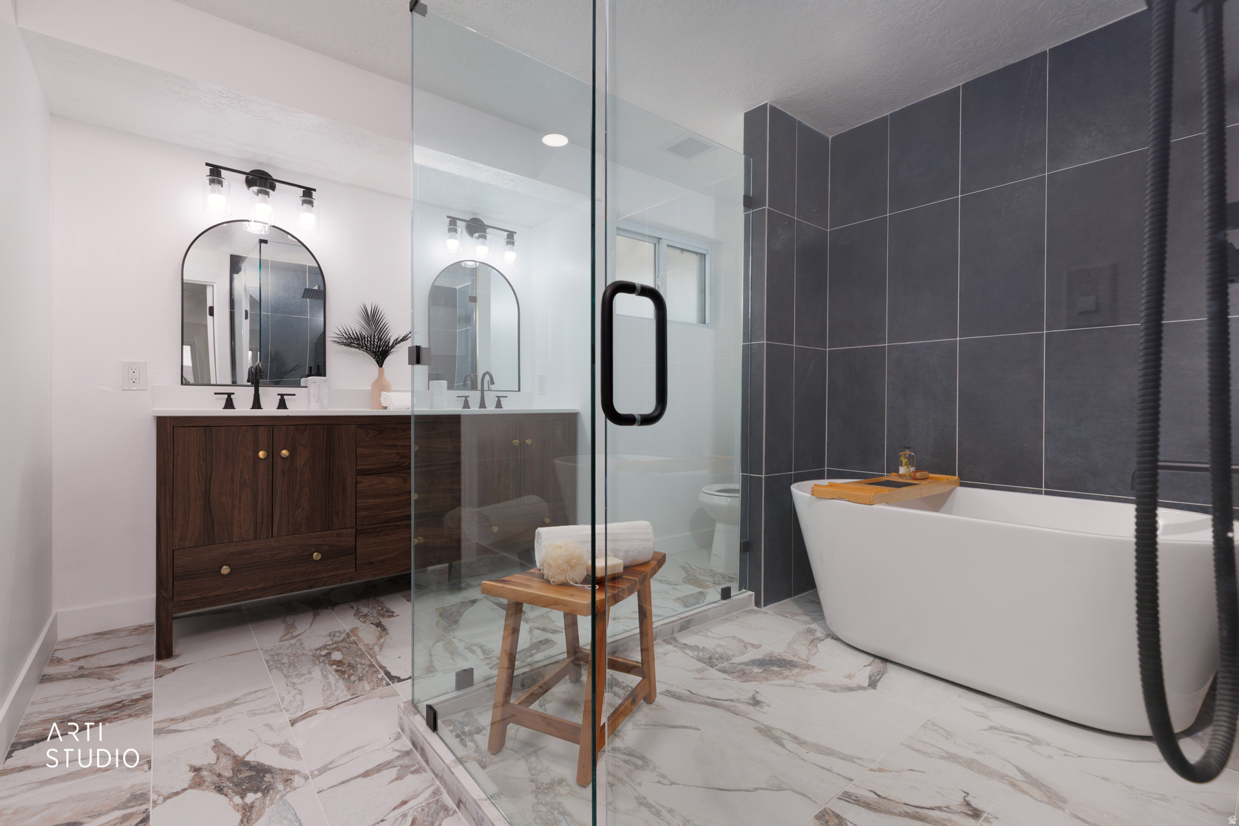 OLD HORSE FARM - Residential