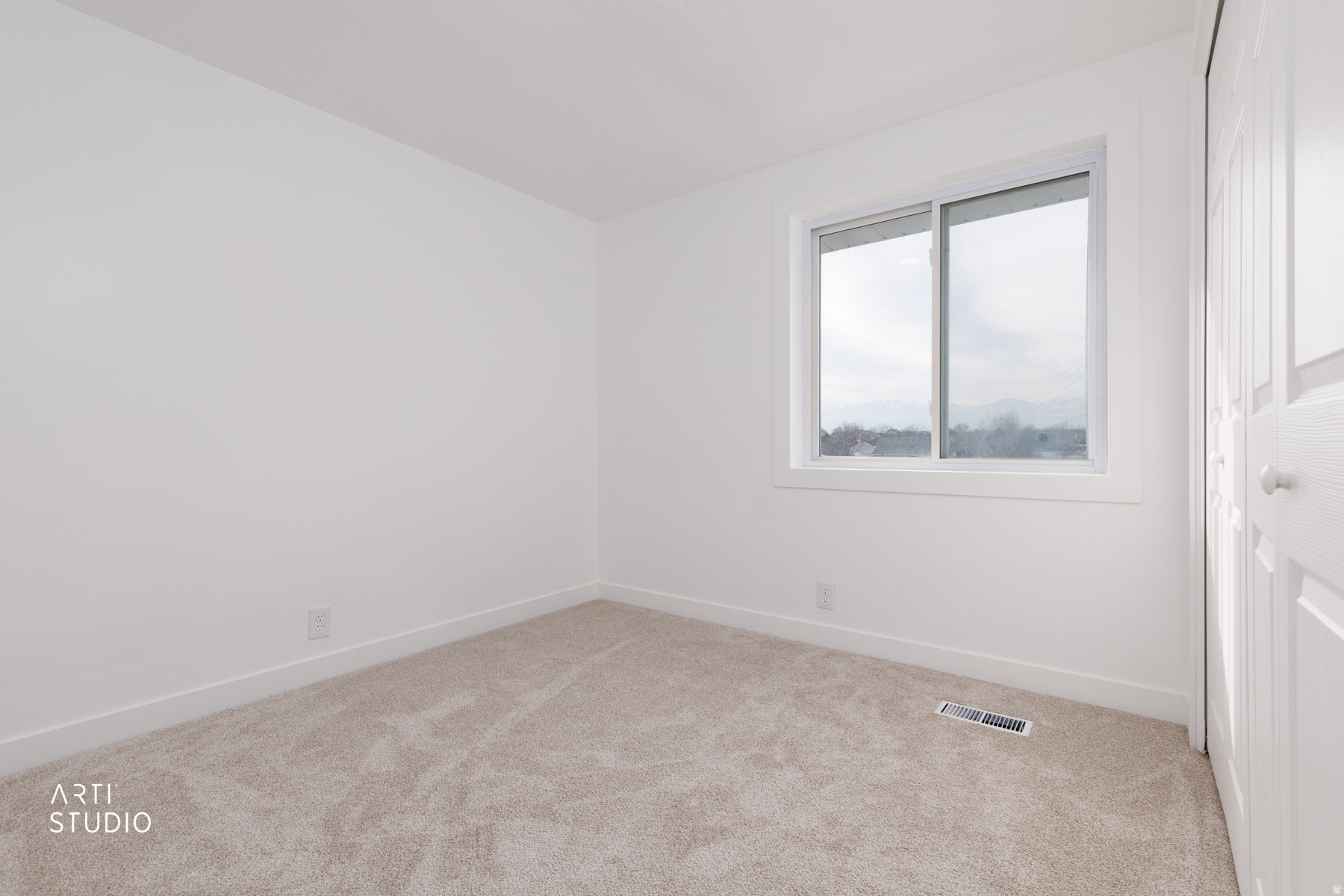 OLD HORSE FARM - Residential