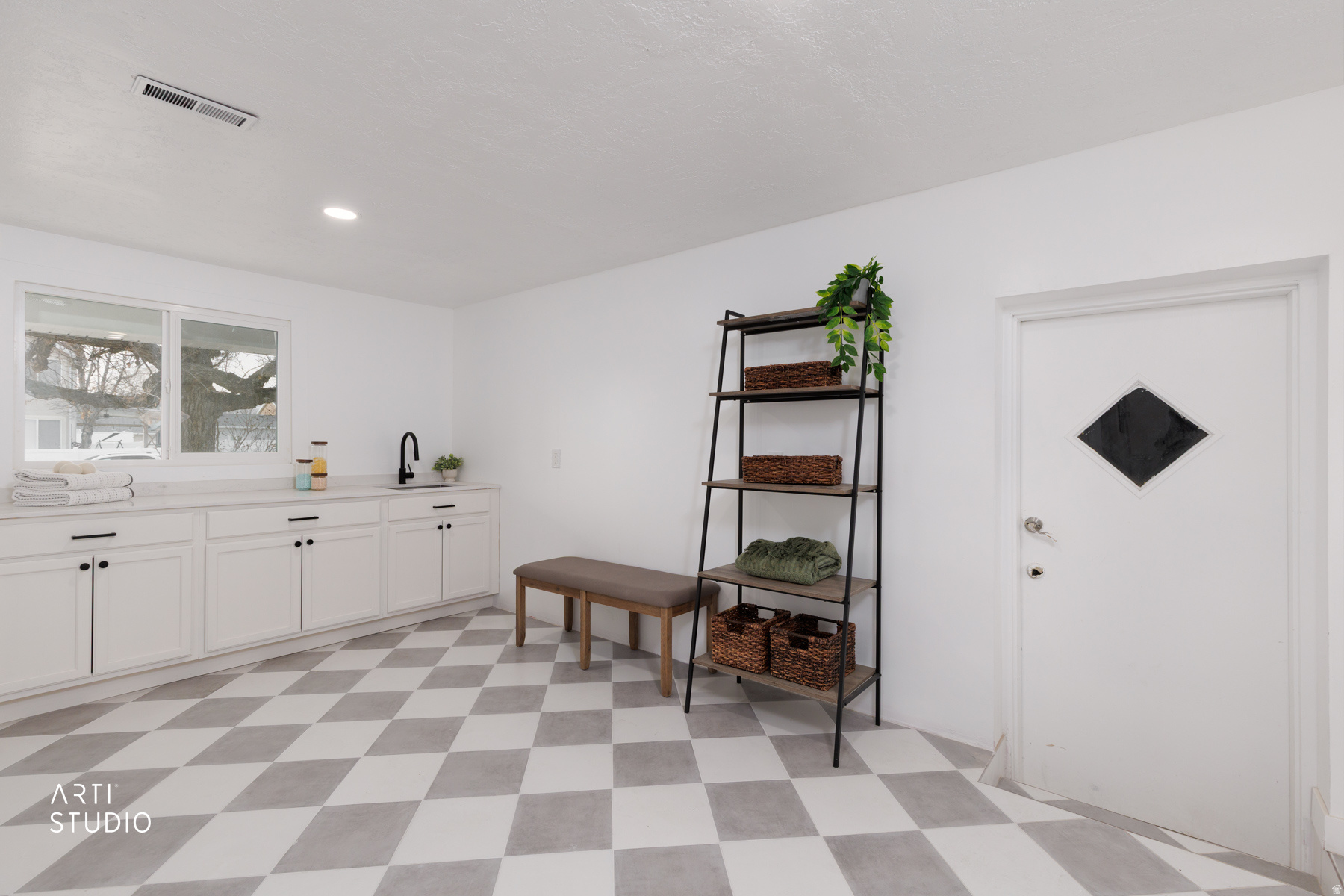 OLD HORSE FARM - Residential