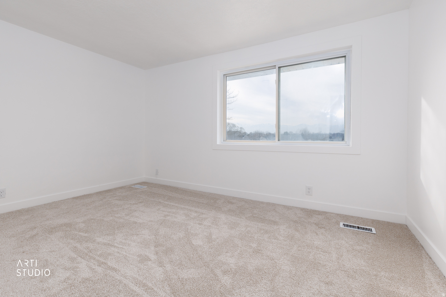 OLD HORSE FARM - Residential