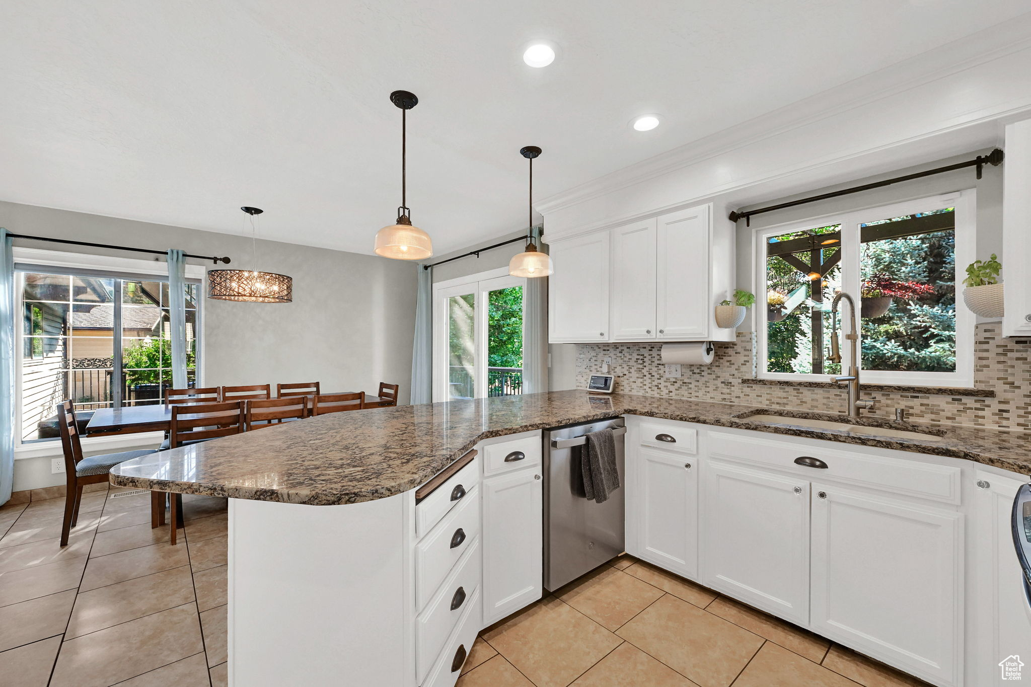 CAMARREN COVE ESTATES - Residential