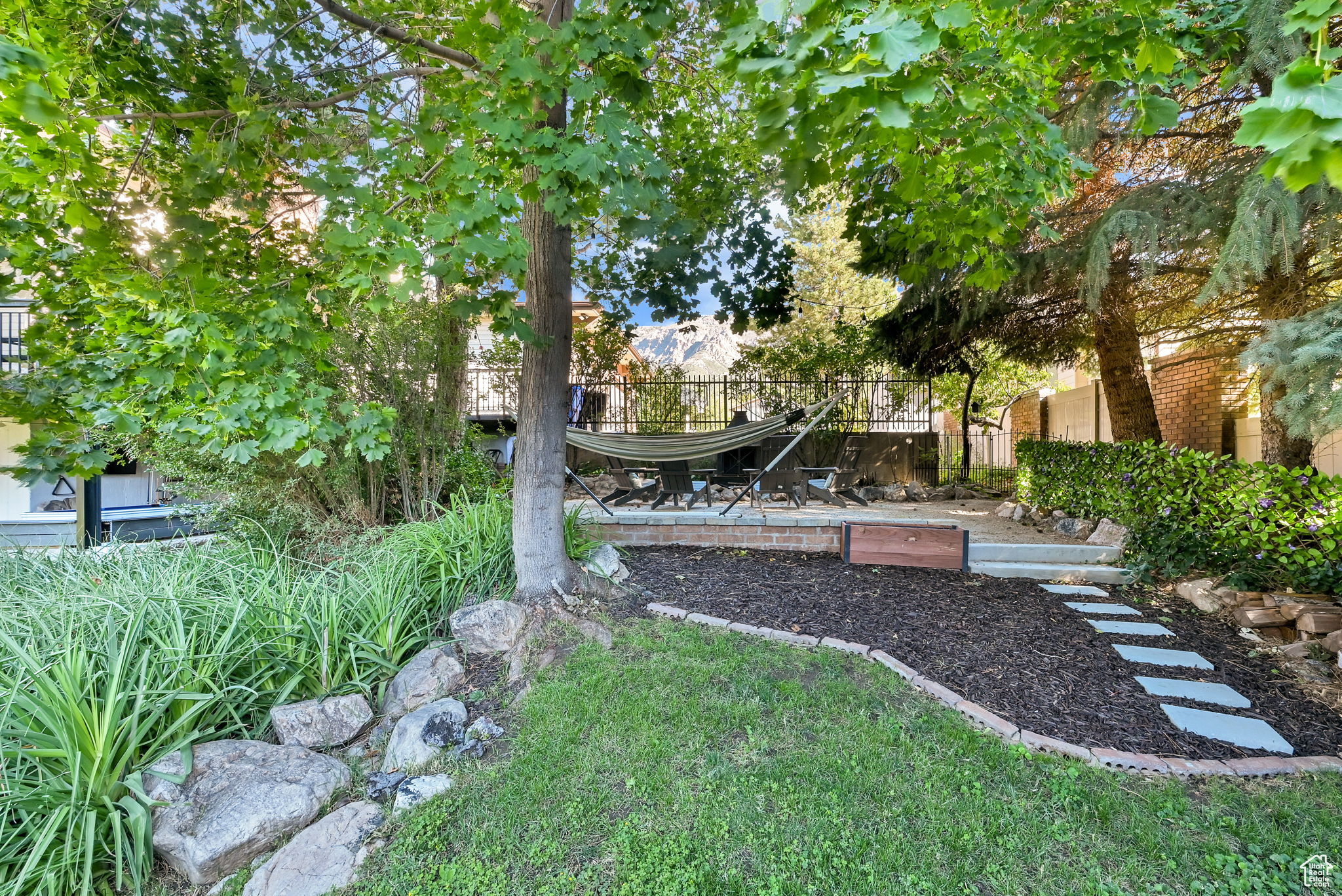 CAMARREN COVE ESTATES - Residential