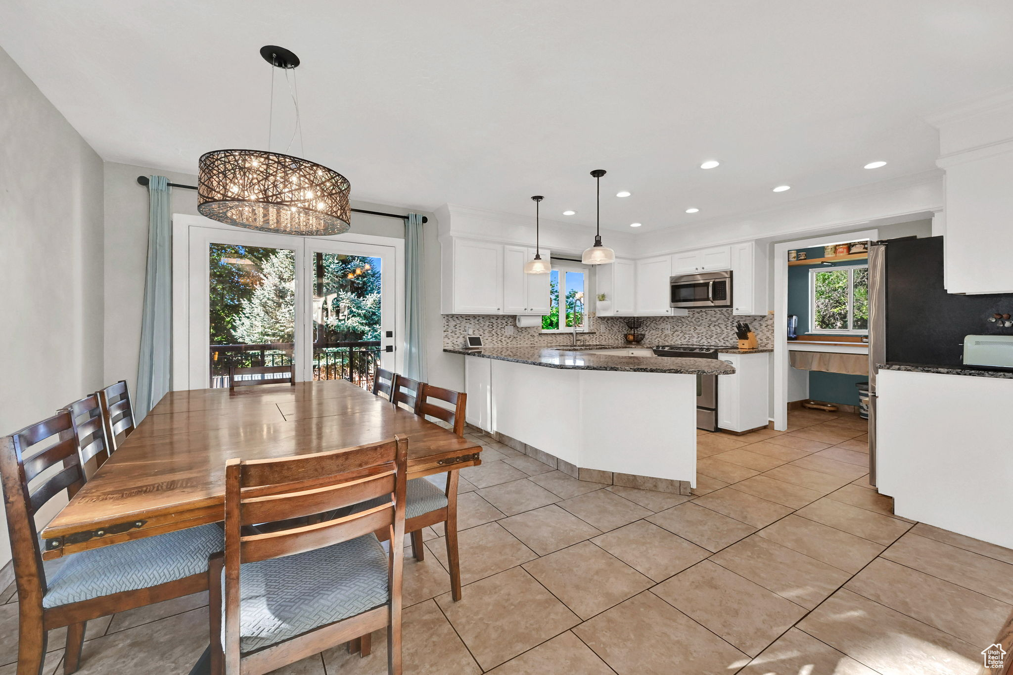 CAMARREN COVE ESTATES - Residential