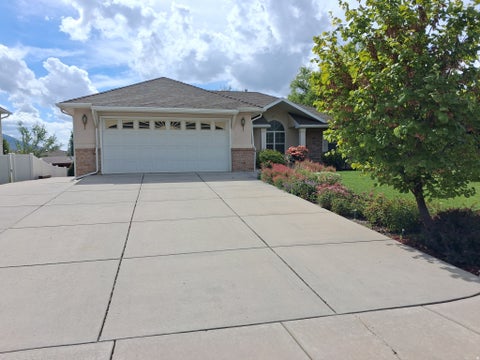 Tiny photo for 885 E 1525 N, North Ogden, UT 84404 (MLS # 2186414)