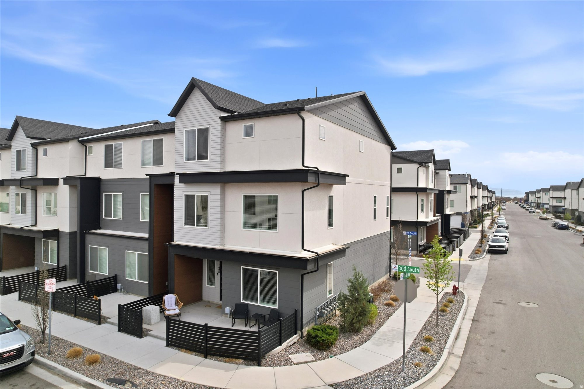 EDGEWATER TOWNHOMES - Residential