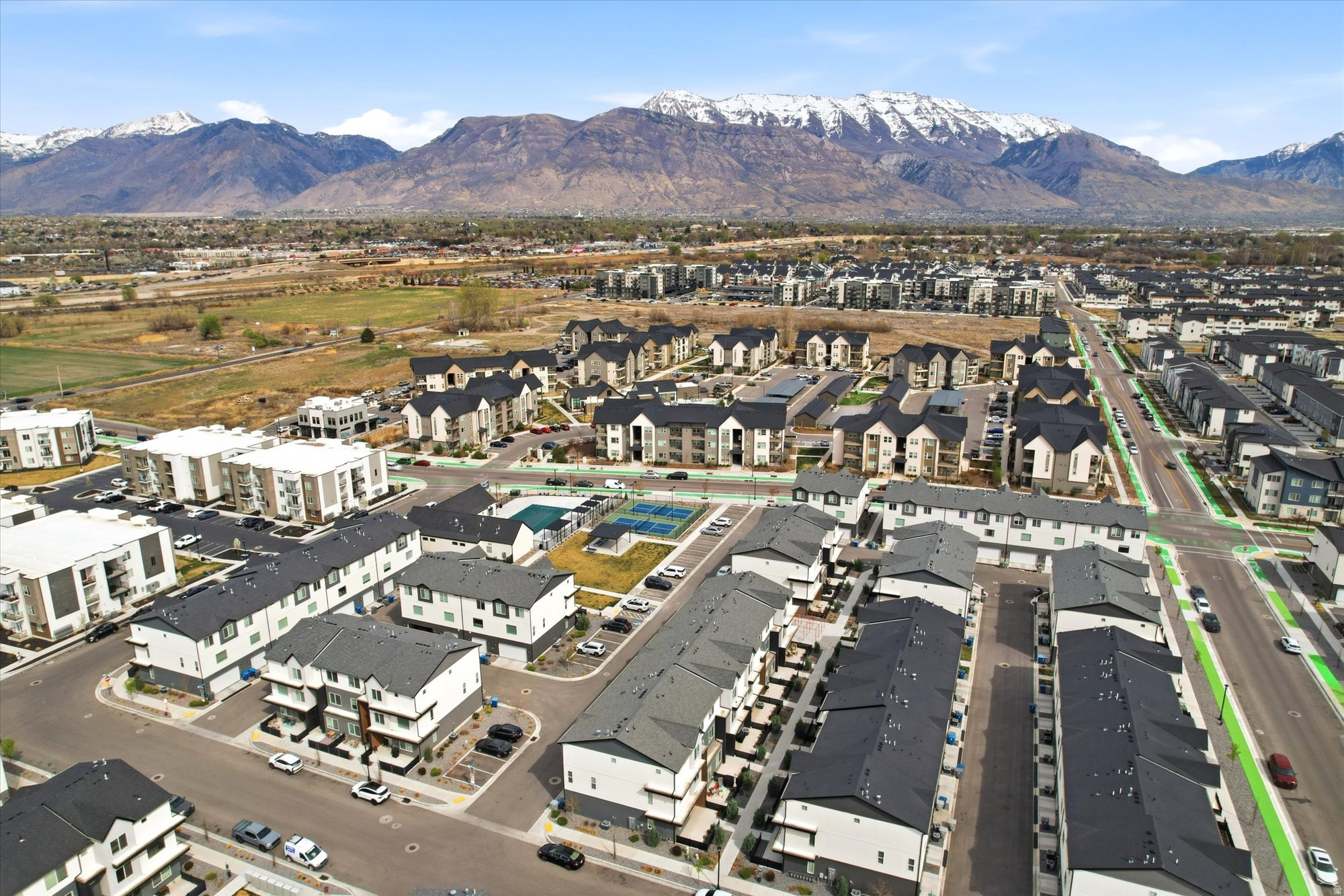 EDGEWATER TOWNHOMES - Residential