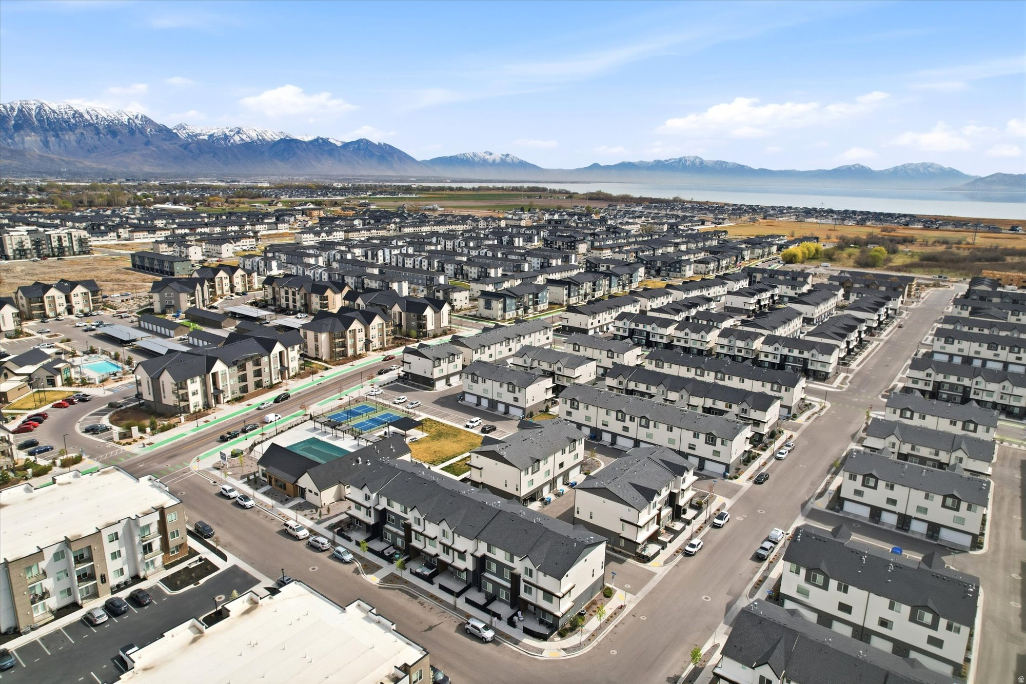 EDGEWATER TOWNHOMES - Residential