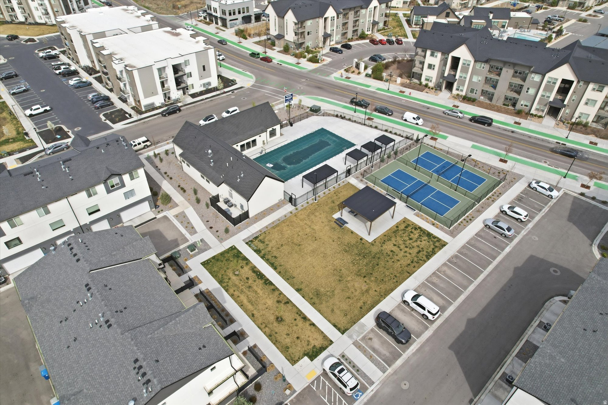 EDGEWATER TOWNHOMES - Residential