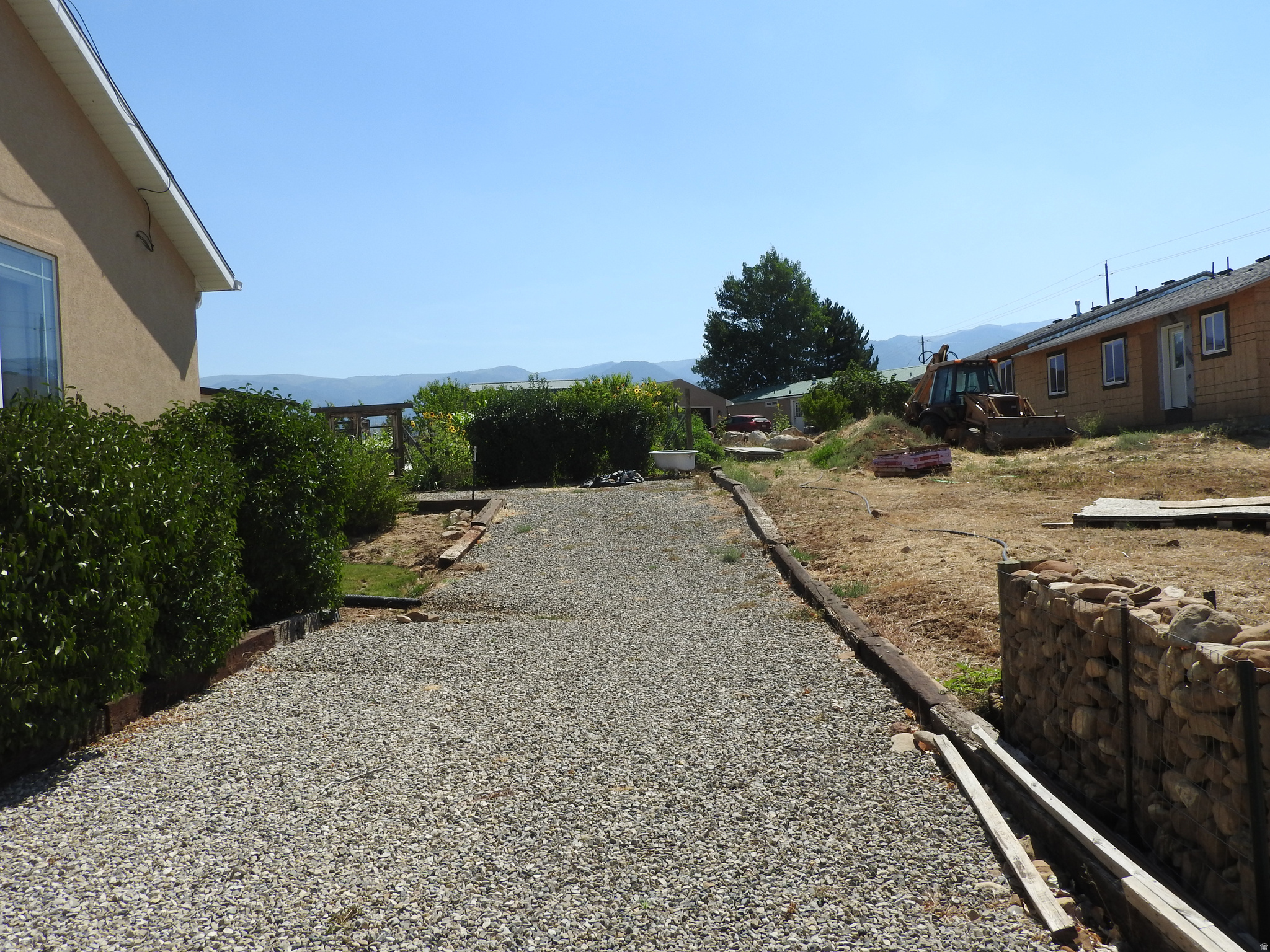 COUNTRY ROAD HAVEN - Residential