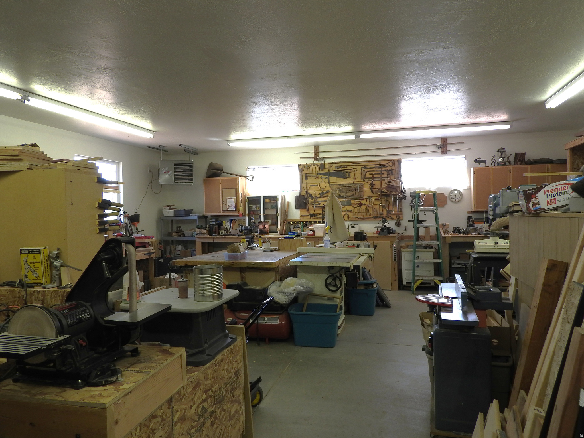 COUNTRY ROAD HAVEN - Residential