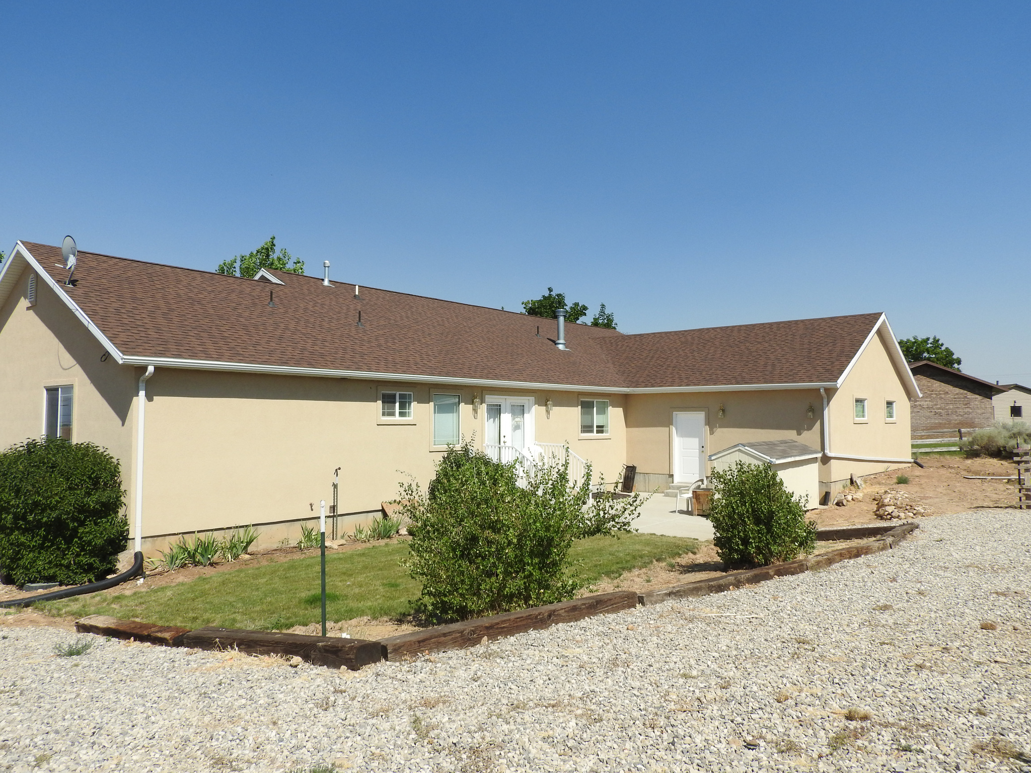 COUNTRY ROAD HAVEN - Residential