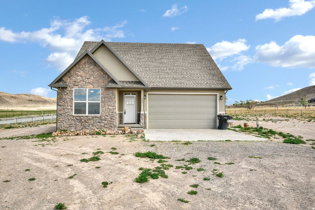Photo of 380 W MOUNTAIN LN, Lyman, UT 84749 (MLS # 2159488)