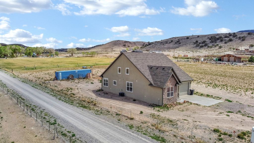 Photo of 380 W MOUNTAIN LN, Lyman, UT 84749 (MLS # 2159488)