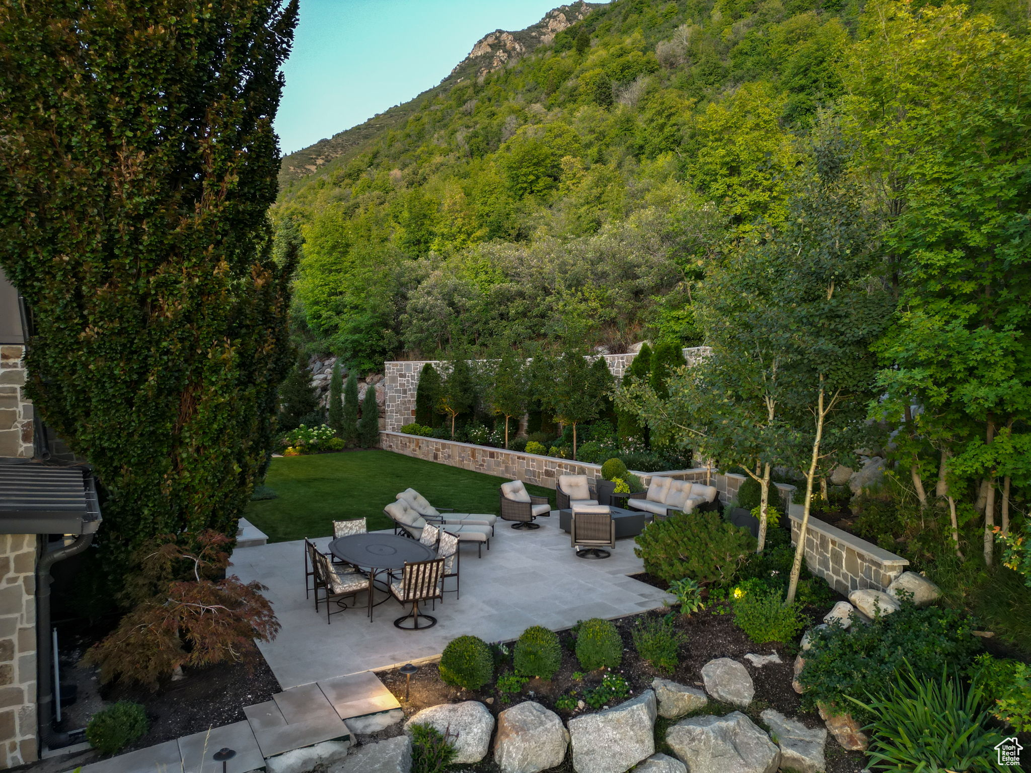 Sandy, Utah 84092, United States, 8 Bedrooms Bedrooms, ,10 BathroomsBathrooms,Residential,Pending,18868