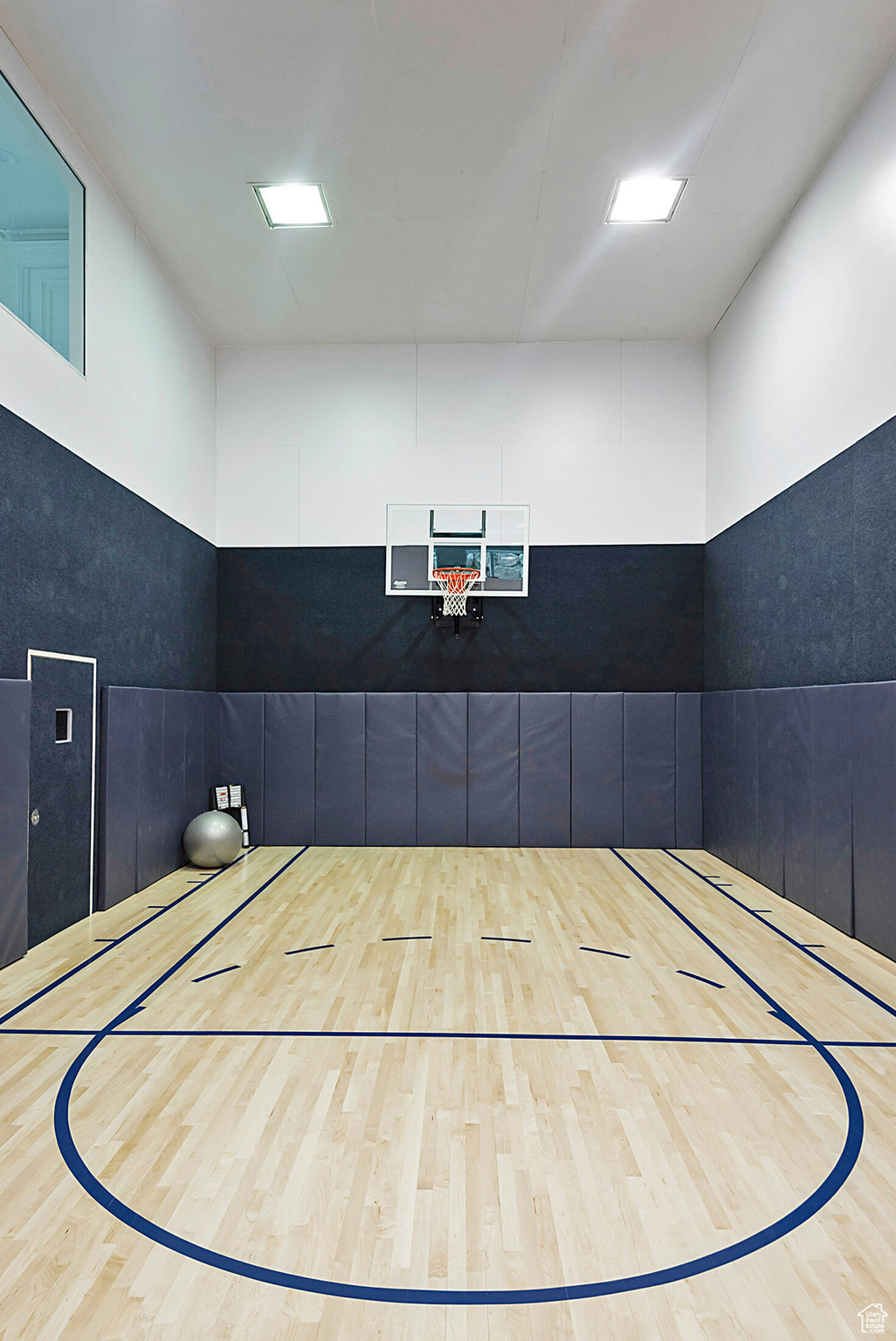 Sandy, Utah 84092, United States, 8 Bedrooms Bedrooms, ,10 BathroomsBathrooms,Residential,Pending,18868