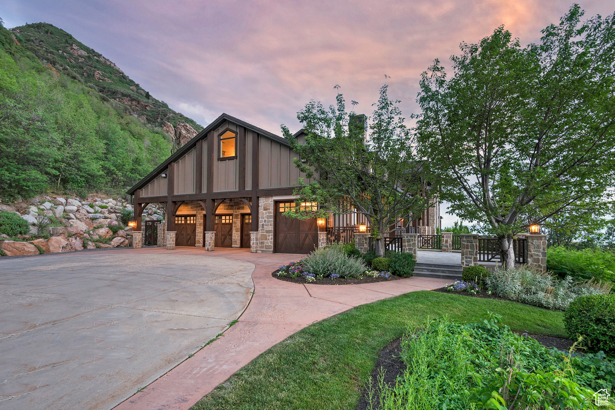 Sandy, Utah 84092, United States, 8 Bedrooms Bedrooms, ,10 BathroomsBathrooms,Residential,Pending,18868