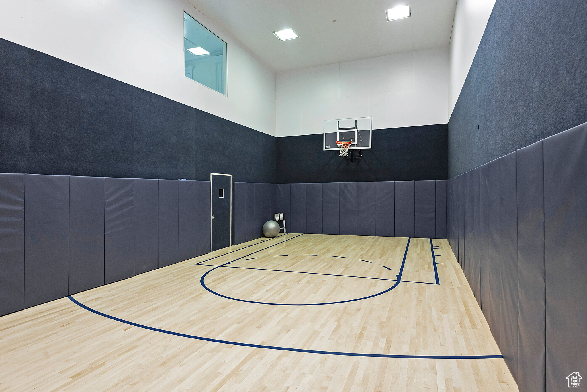 Sandy, Utah 84092, United States, 8 Bedrooms Bedrooms, ,10 BathroomsBathrooms,Residential,Pending,18868