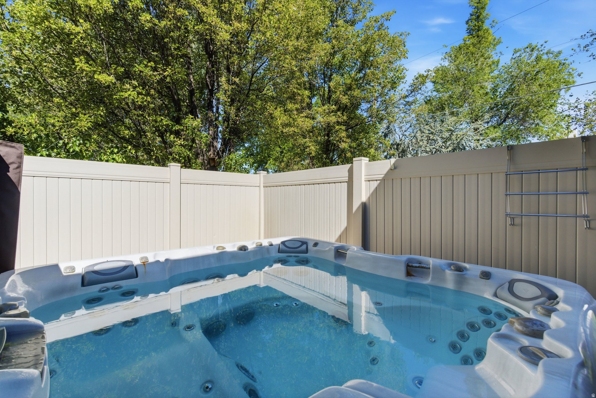 ROBERTS - Residential