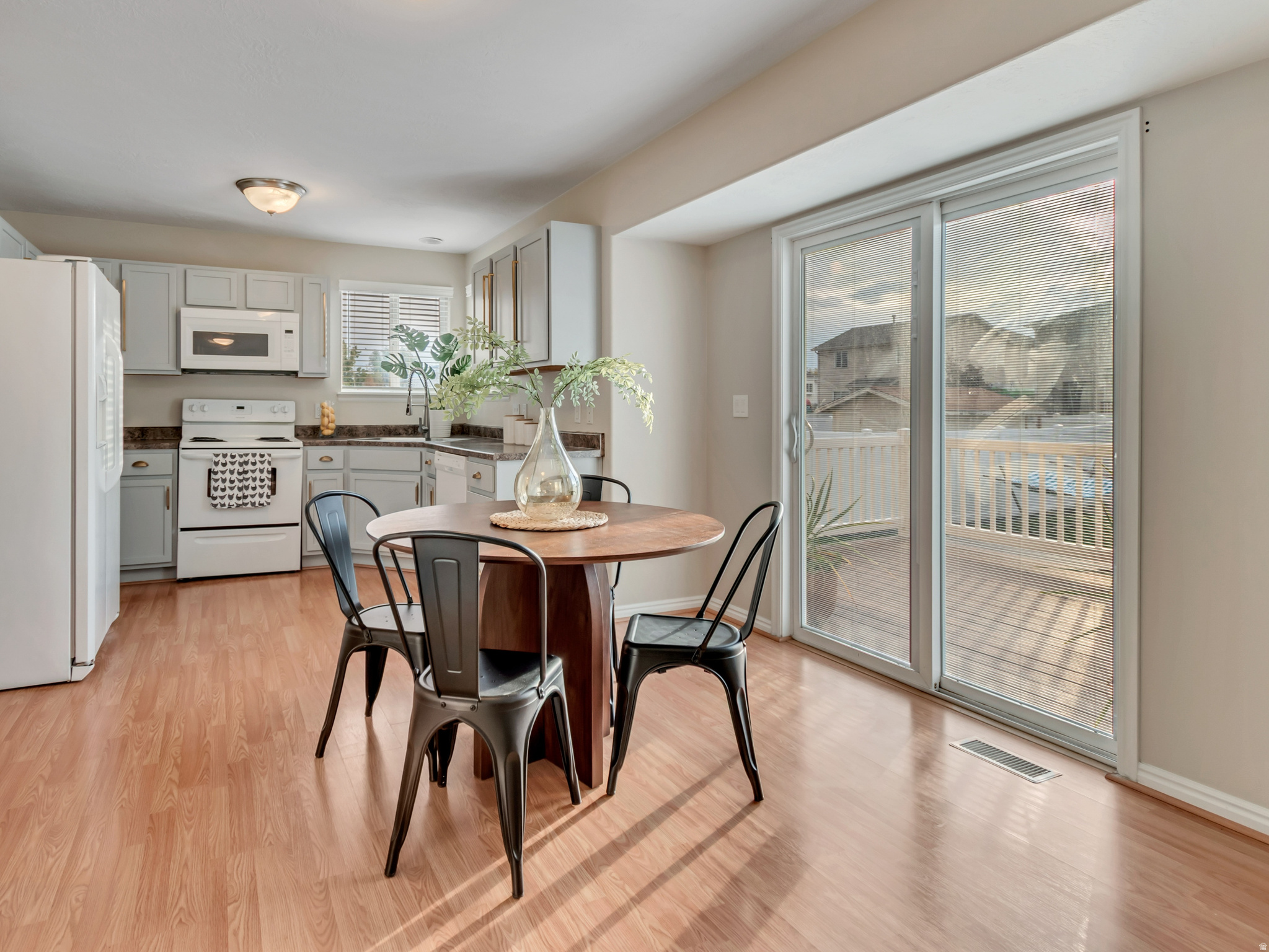 MONTGOMERY VILLA - Residential