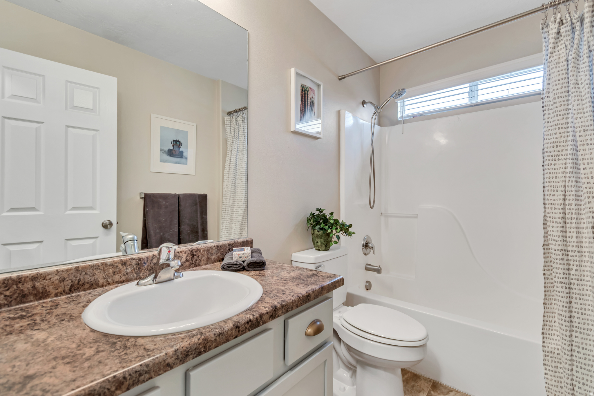 MONTGOMERY VILLA - Residential