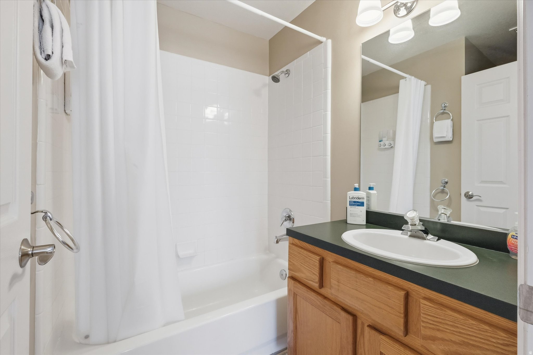 HARBOR VILLAGE - Residential