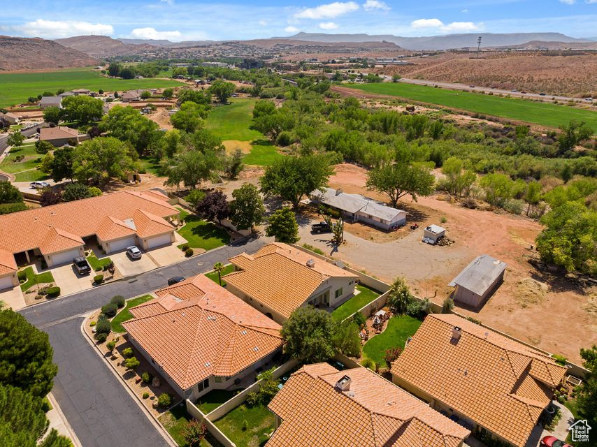 RIVERWOOD TOWNHOMES - Residential