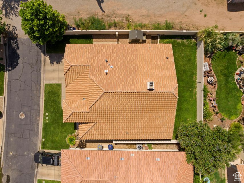 RIVERWOOD TOWNHOMES - Residential