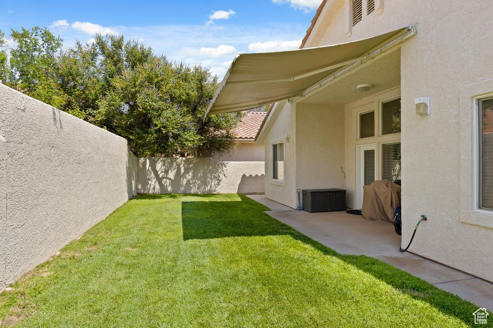 RIVERWOOD TOWNHOMES - Residential