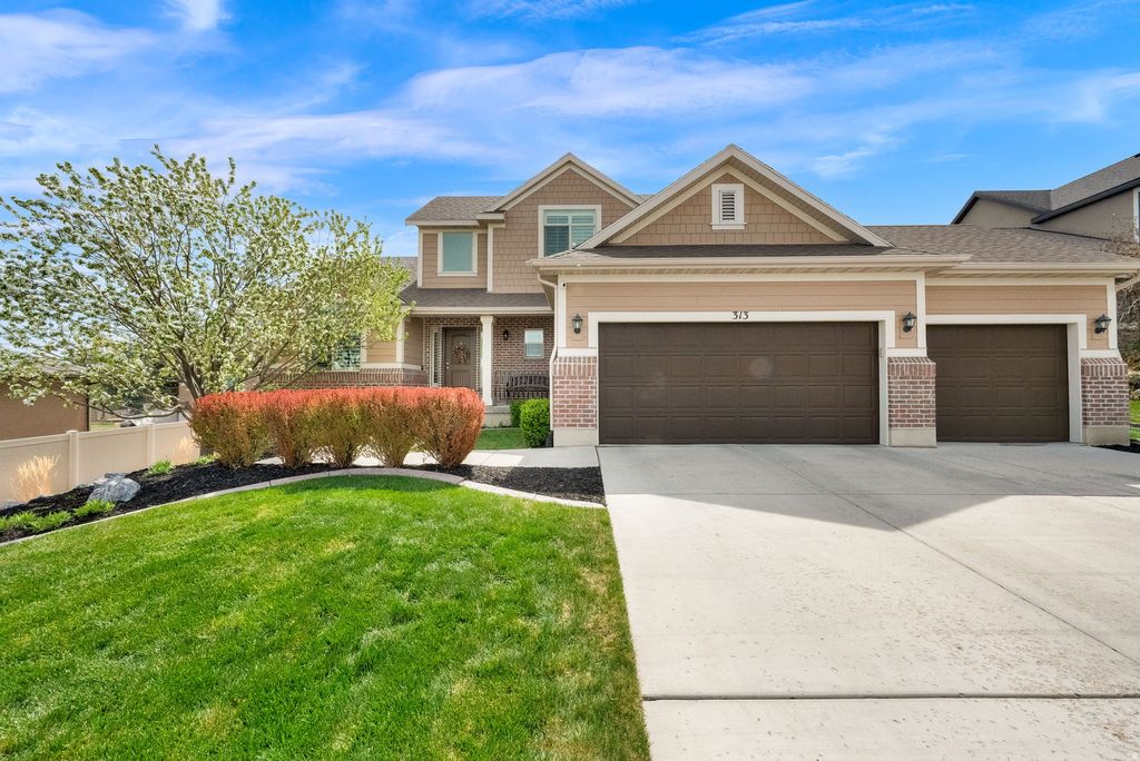 Photo of 313 W BIRCH DR, Saratoga Springs, UT 84045 (MLS # 2149289)