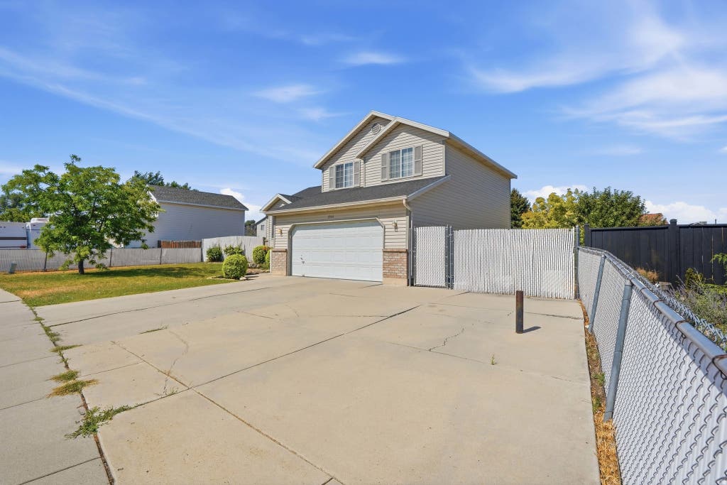 Photo of 3366 S SHALISE CIR, West Valley City, UT 84120 (MLS # 2175872)