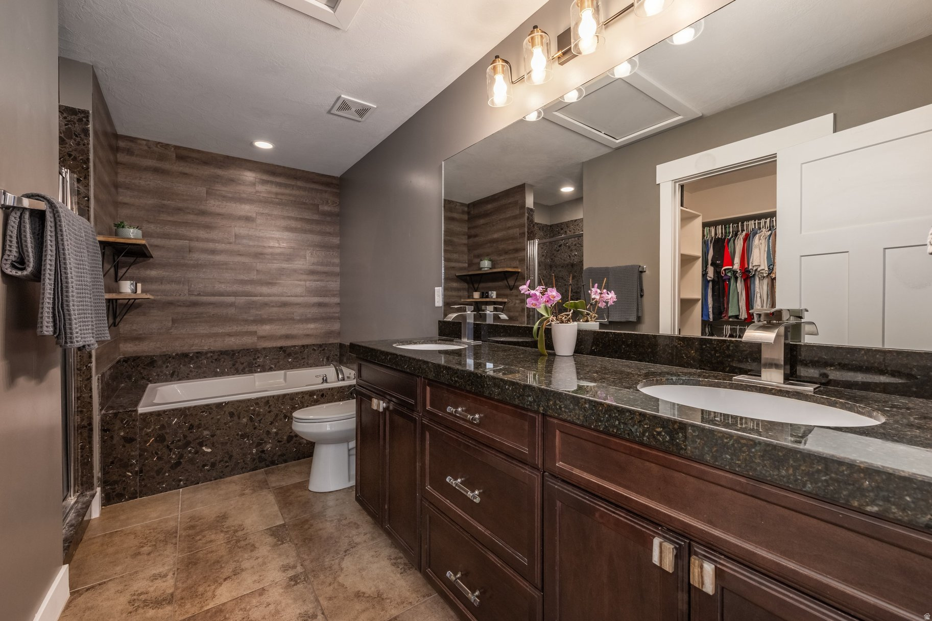 RESIDENCES AT PARK AVENUE - Residential
