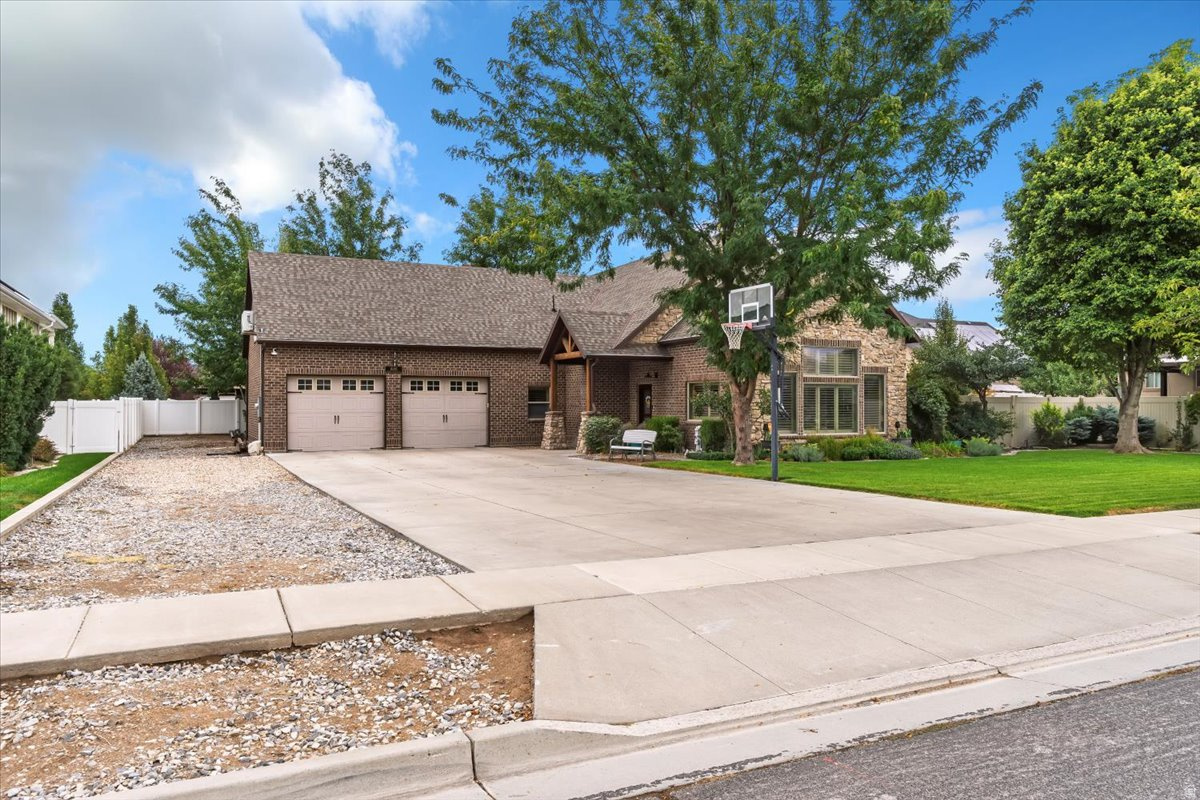 FLINT FARMS ESTATES - Residential