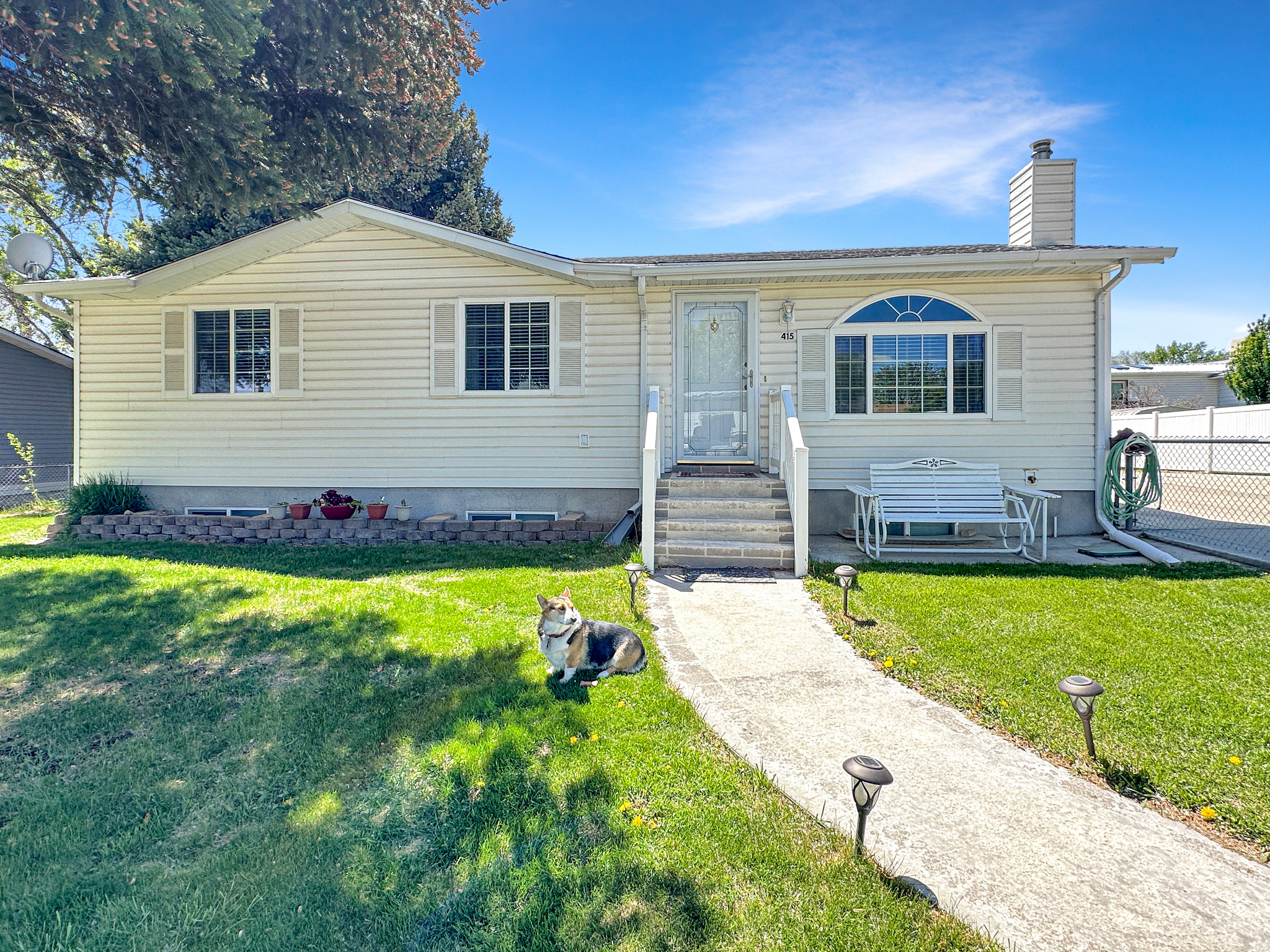 Main image without alt text