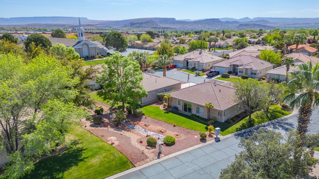 Photo of 866 W SANDPIPER PL, Washington, UT 84780 (MLS # 2147129)