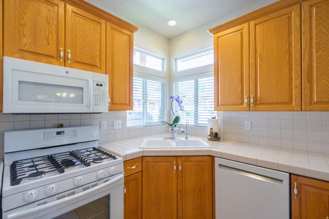 Tiny photo for 866 W SANDPIPER PL, Washington, UT 84780 (MLS # 2147129)