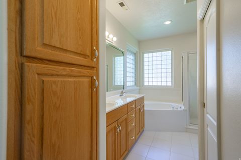 Tiny photo for 866 W SANDPIPER PL, Washington, UT 84780 (MLS # 2147129)