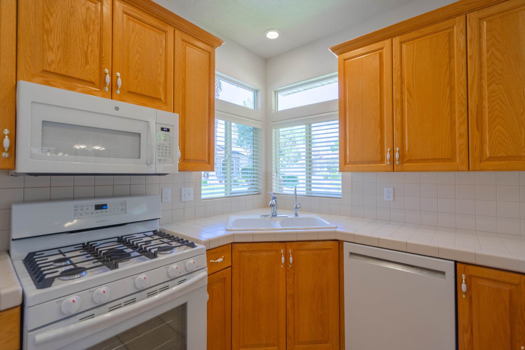 LAGUNA AT GREEN SPRINGS - Residential
