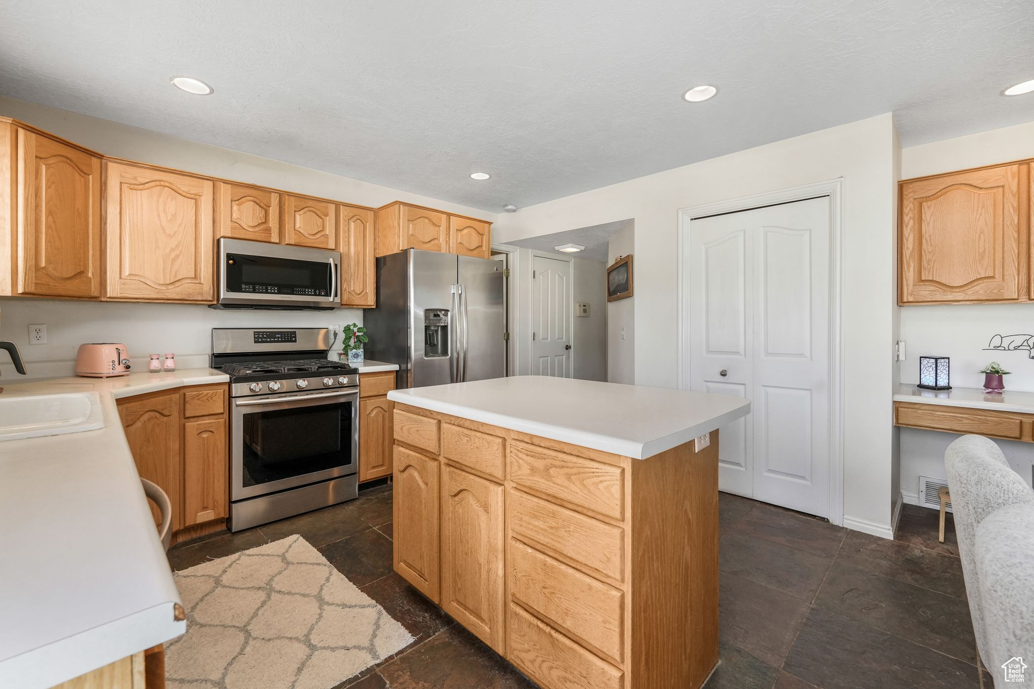 RIVER PARK ESTATES - Residential