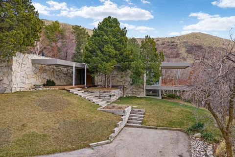 Photo of 1856 FORT CANYON RD, Alpine, UT 84004 (MLS # 2156790)