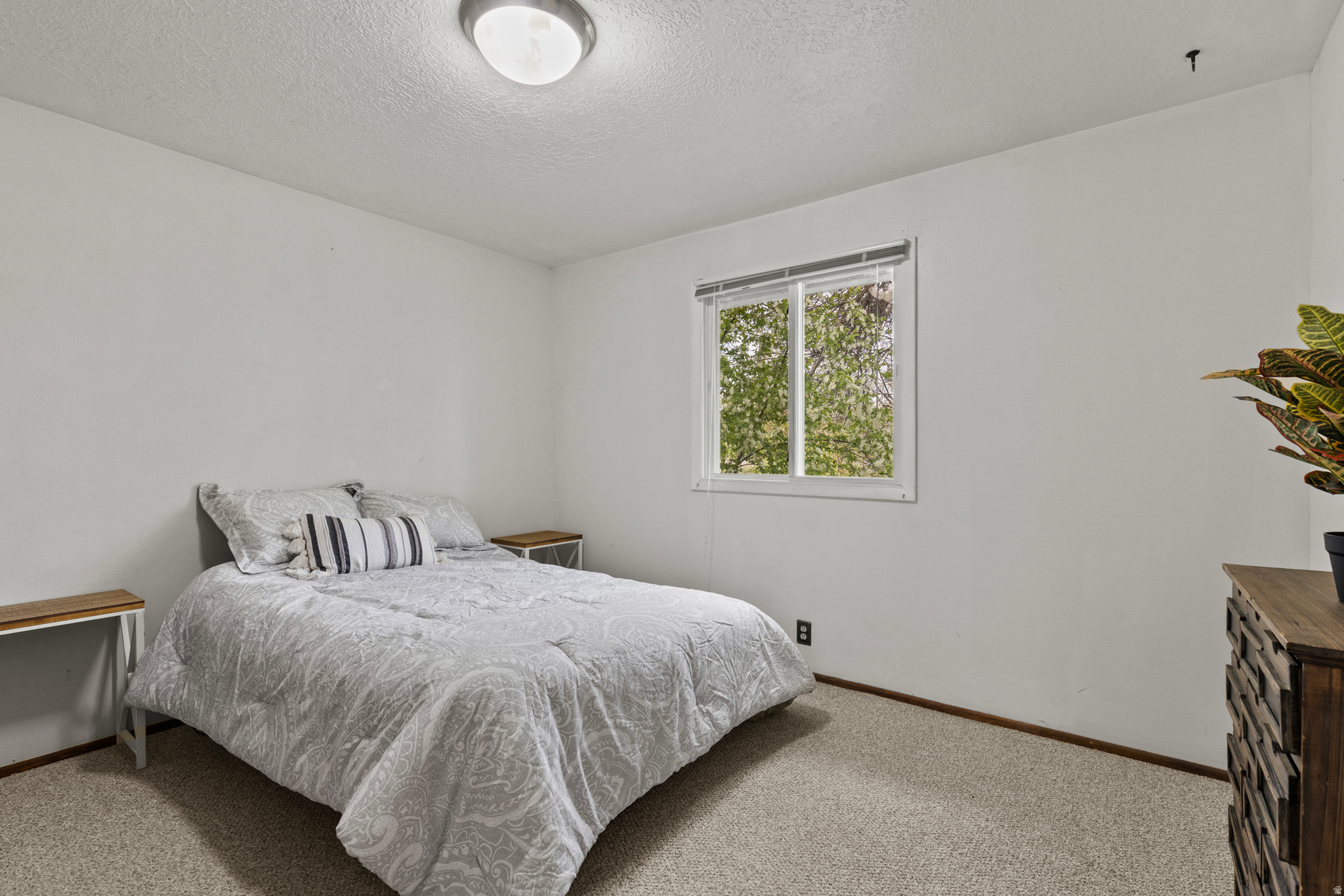 COUNTRY MANOR - Residential