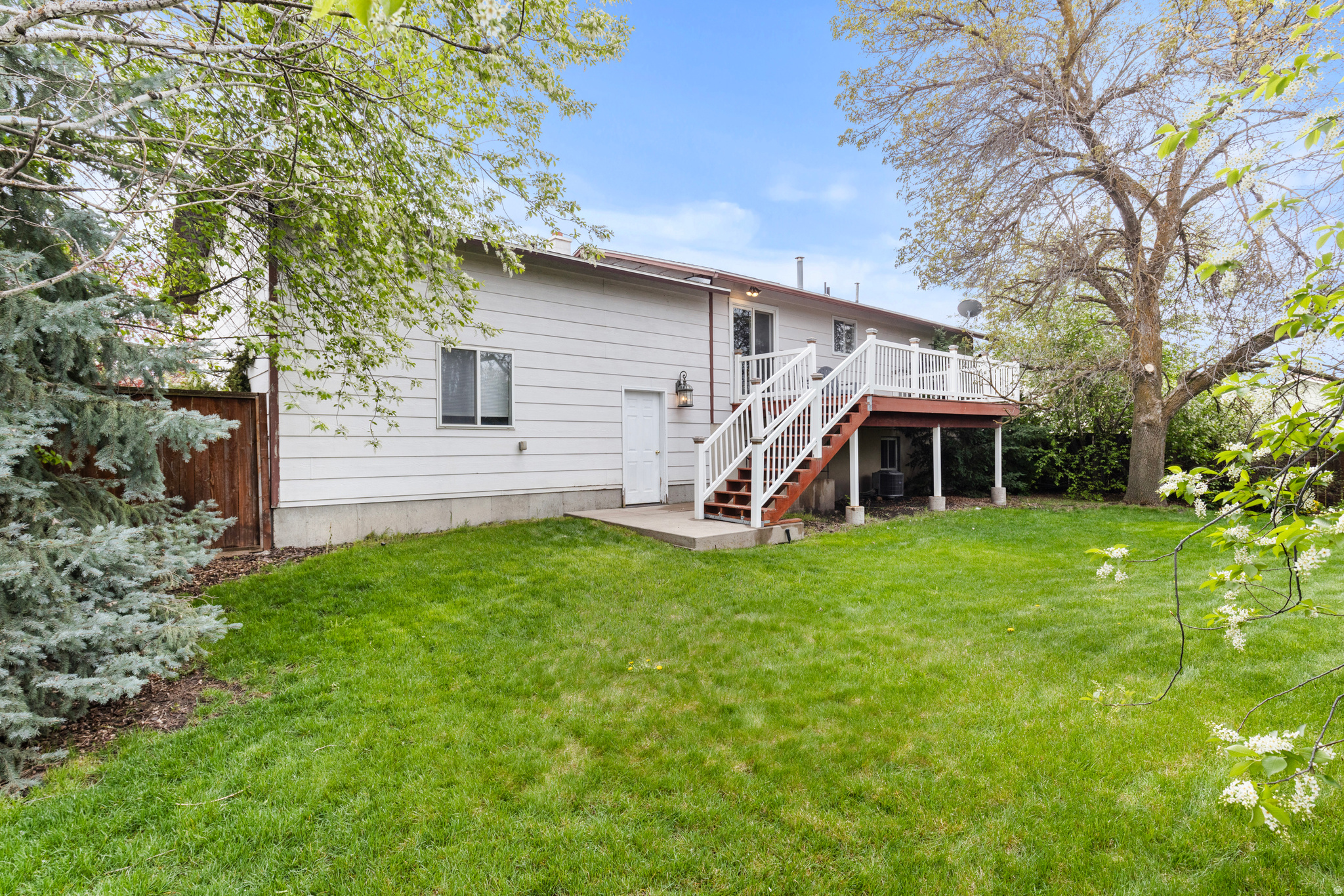 COUNTRY MANOR - Residential