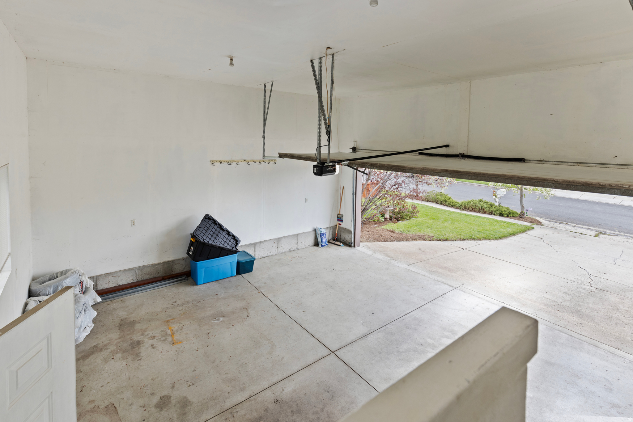 COUNTRY MANOR - Residential