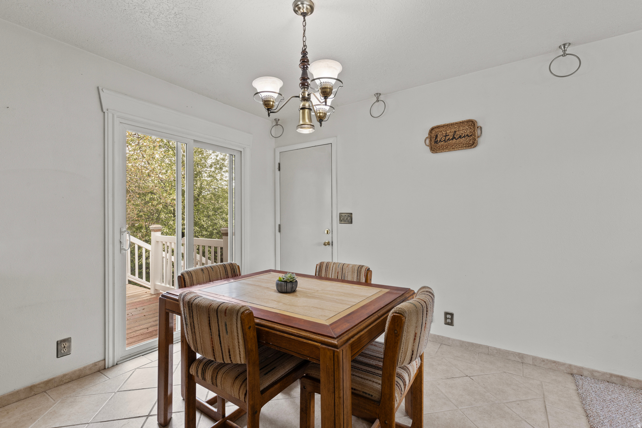 COUNTRY MANOR - Residential