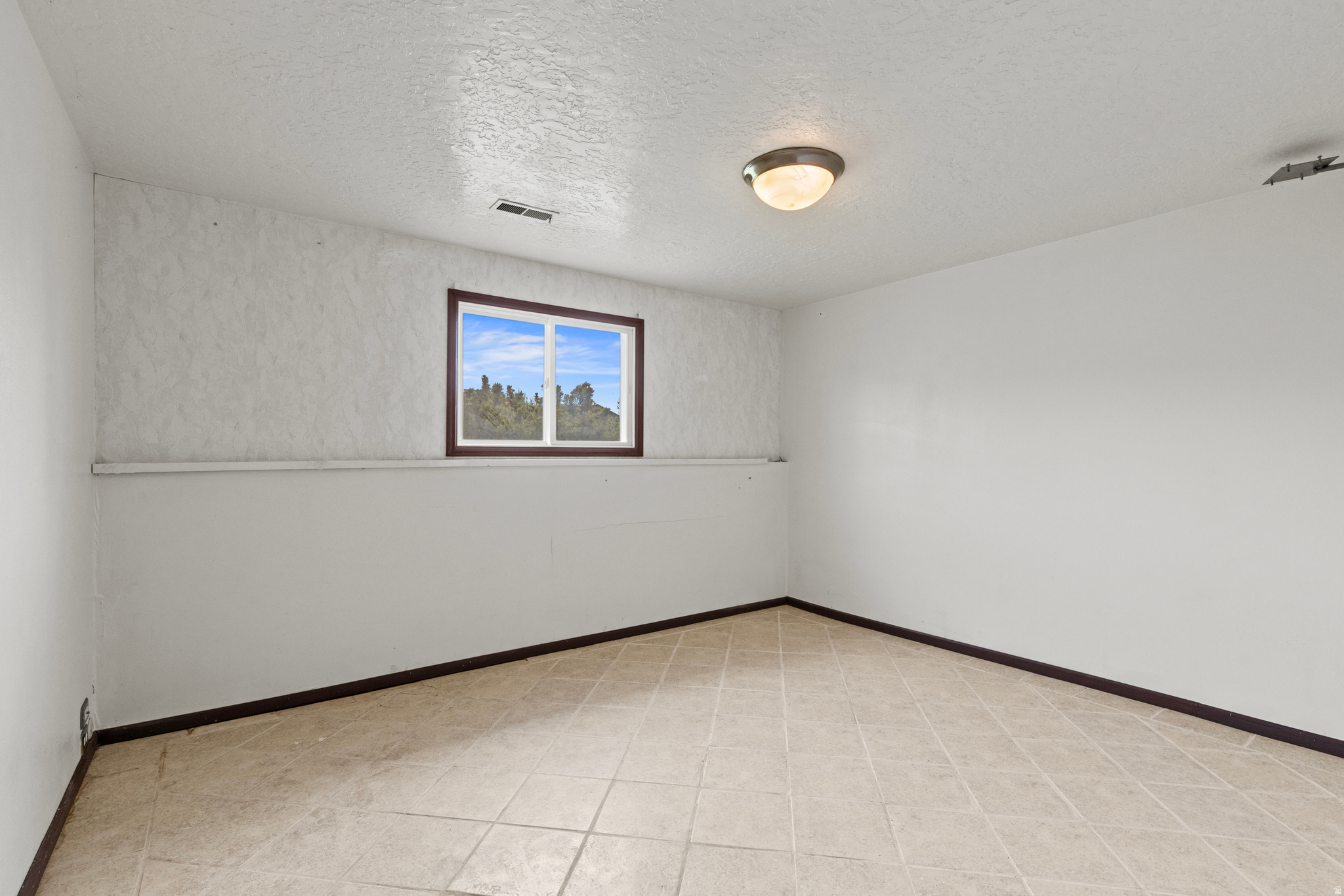 COUNTRY MANOR - Residential