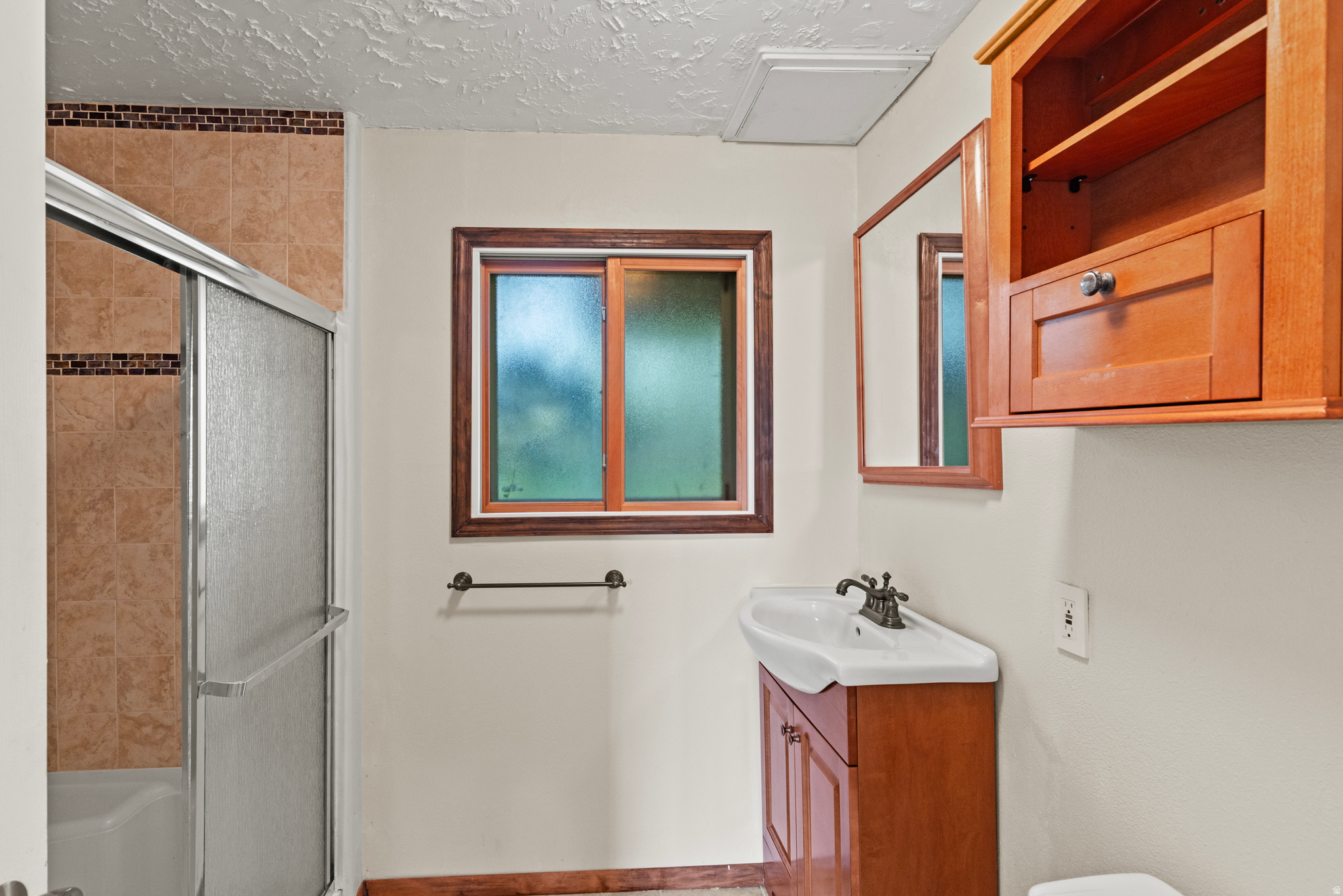 COUNTRY MANOR - Residential