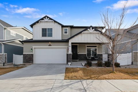 Photo of 348 S HAYES WELL LN, Saratoga Springs, UT 84045 (MLS # 2137318)
