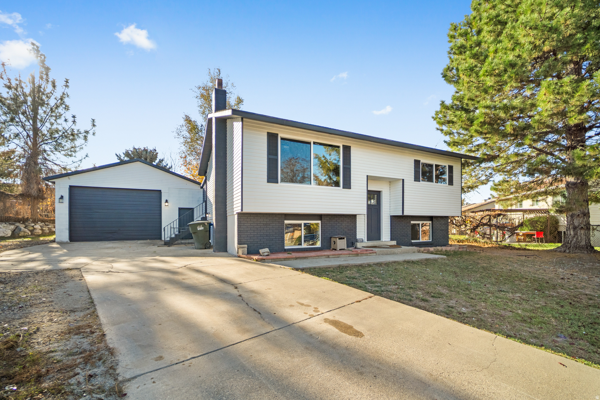 ROYAL WEST - Residential