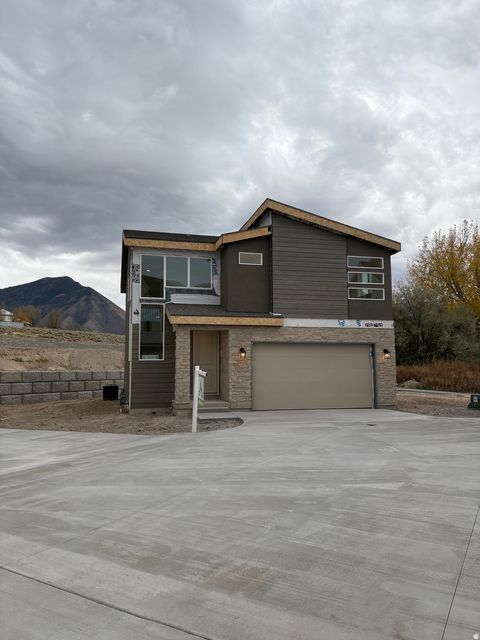 Photo of 412 E LUNA CIR #62, Salem, UT 84653 (MLS # 2126756)