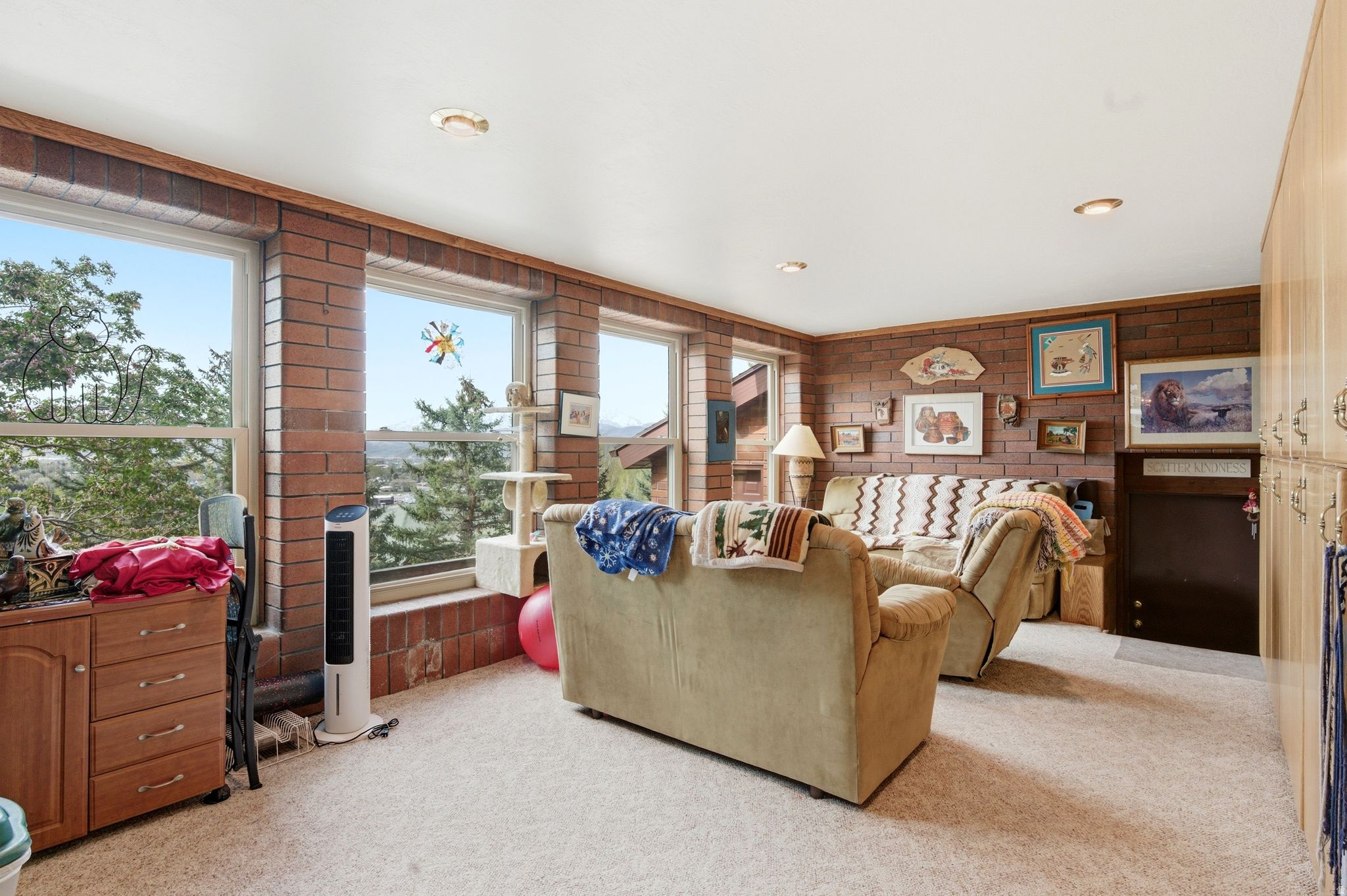 VALLEY HILLS - Residential