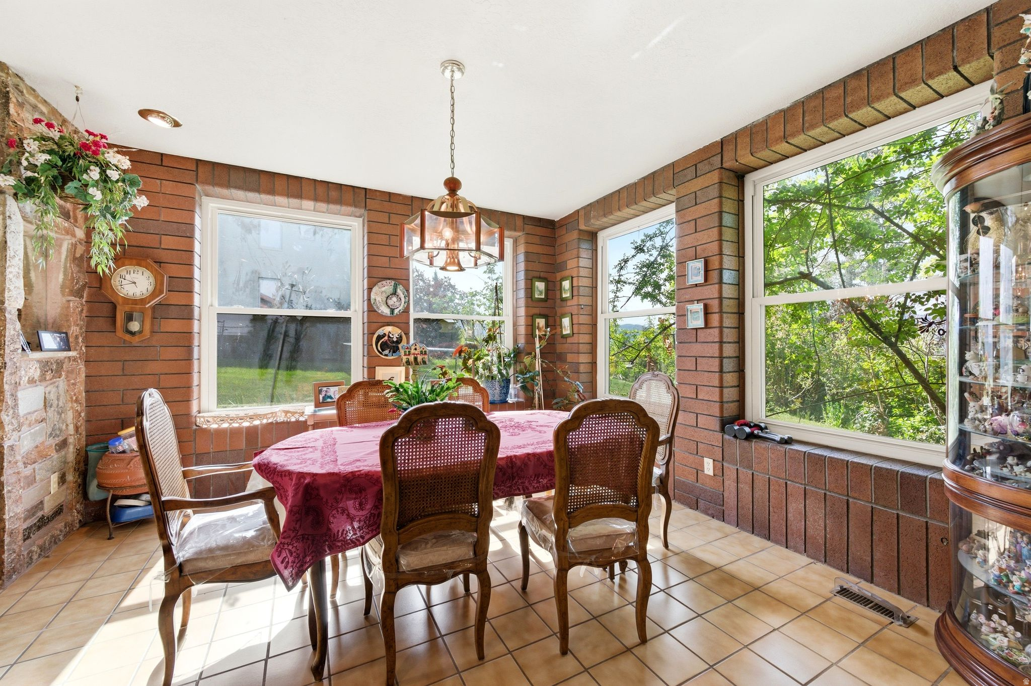 VALLEY HILLS - Residential